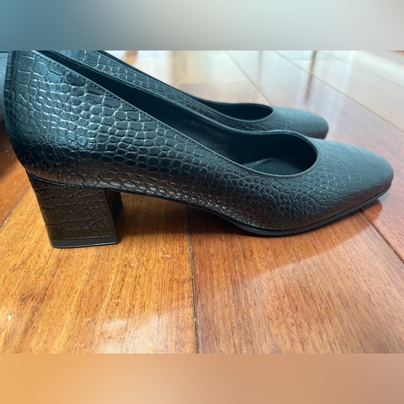 NWT 2” stacked heel pumps - Picture 5 of 7